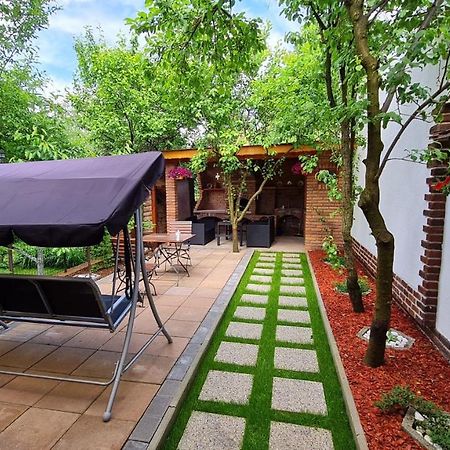 Cozy House With Nice Garden In Heart Of City Center Villa Cluj-Napoca Exterior photo