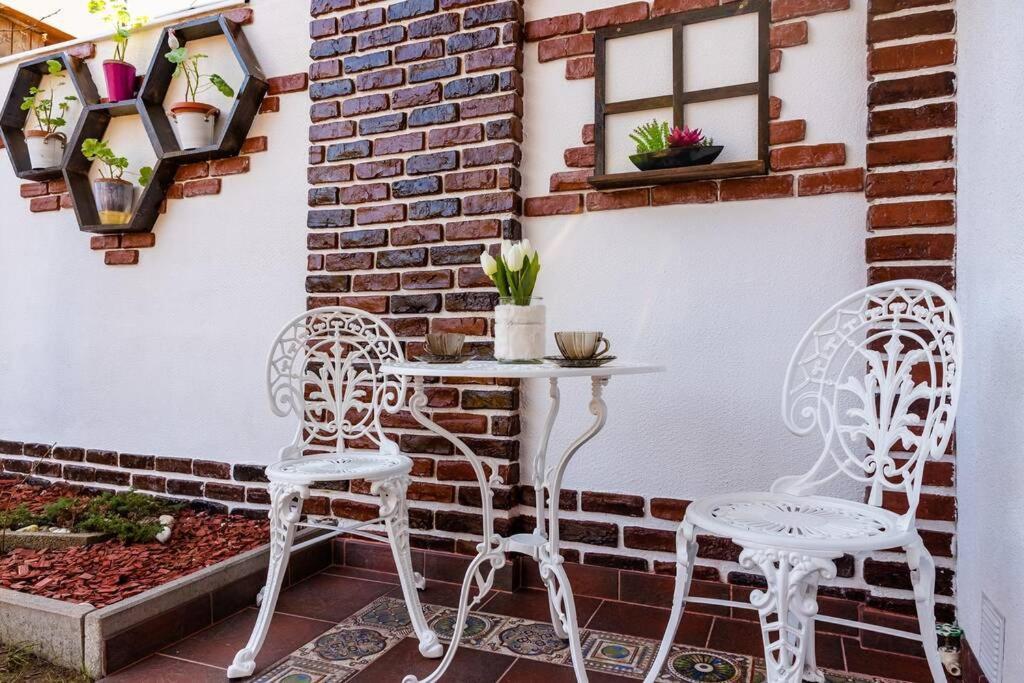 Cozy House With Nice Garden In Heart Of City Center Villa Cluj-Napoca Exterior photo