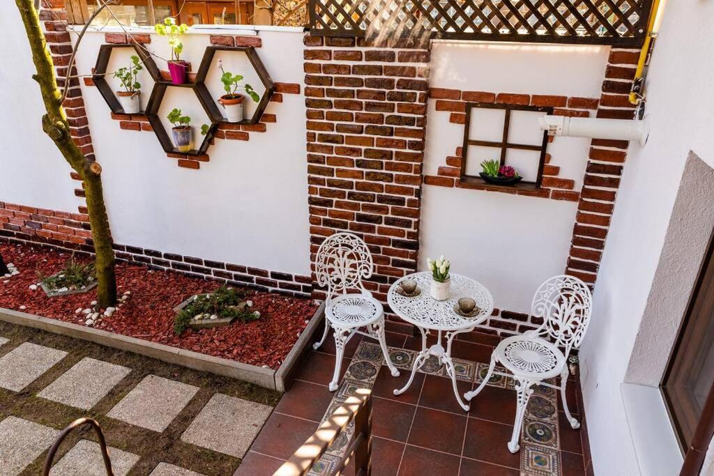 Cozy House With Nice Garden In Heart Of City Center Villa Cluj-Napoca Exterior photo
