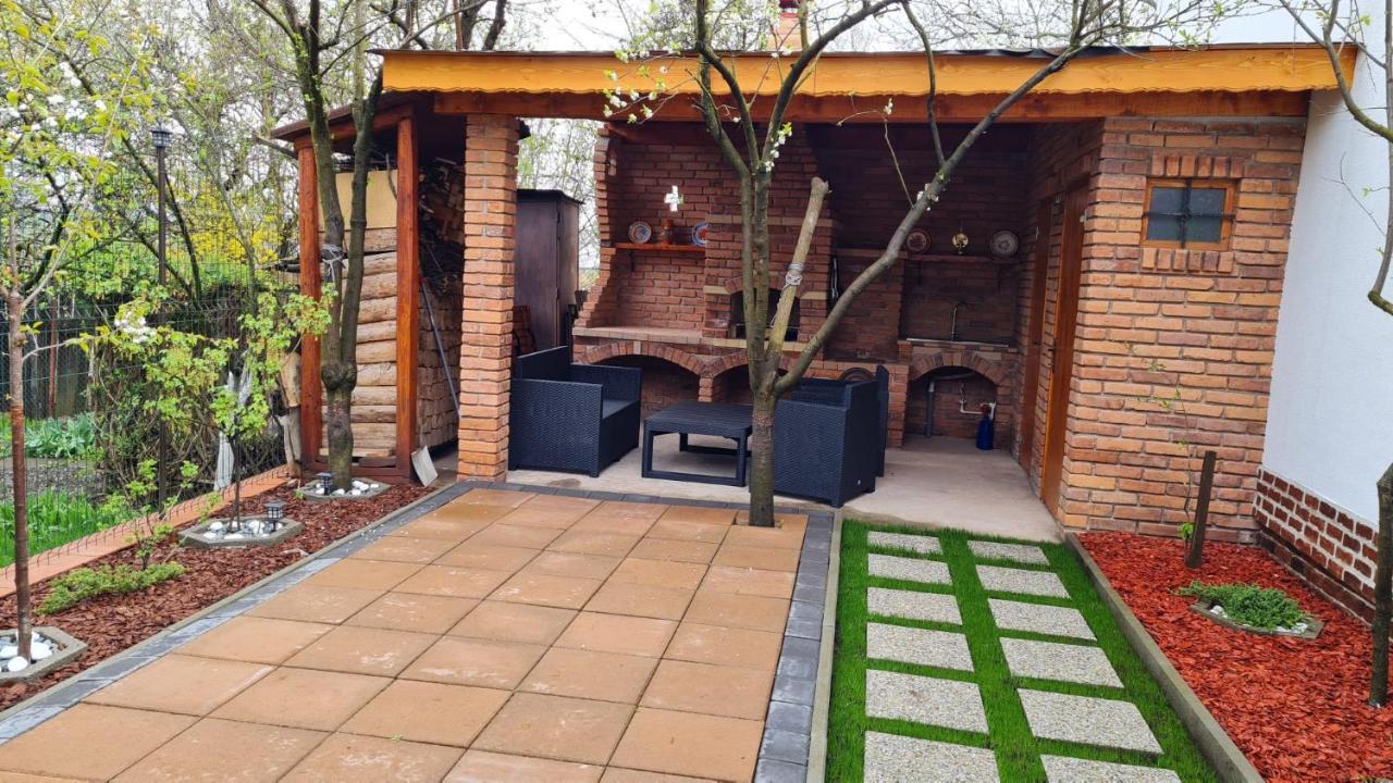 Cozy House With Nice Garden In Heart Of City Center Villa Cluj-Napoca Exterior photo